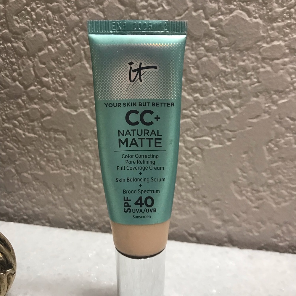 IT Cosmetics Cream Foundation CC+ Matte SPF 40 Used a Few Times Lt Cool